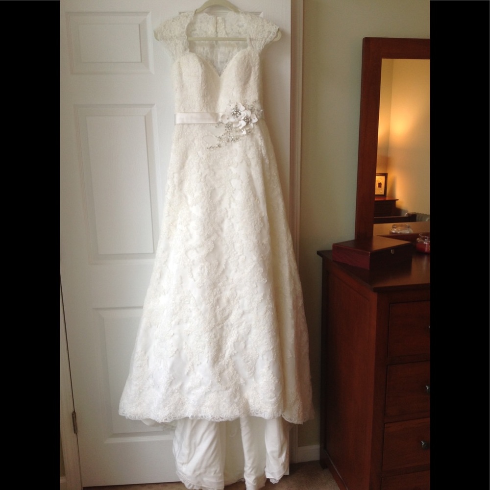 Allure Bridal Ivory Lace Wedding Dress